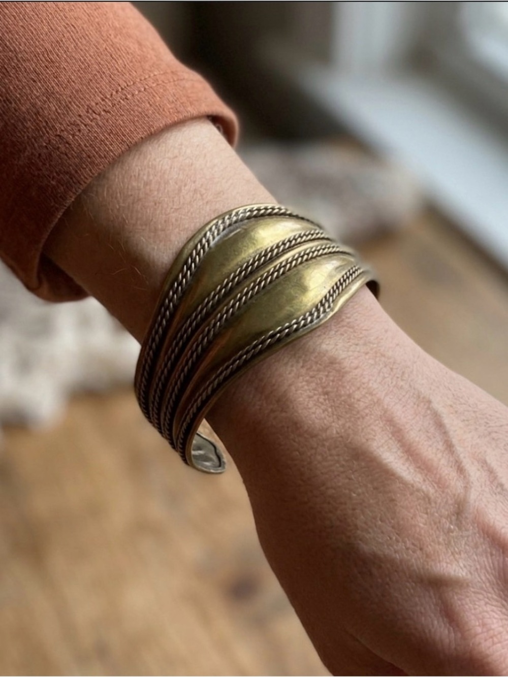 ⛱️ Vintage Copper Toned Bangle Bracelet